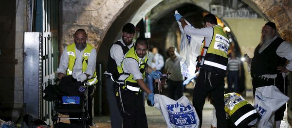 Members of the Zaka Rescue and Recovery team clean the scene where a Palestinian was shot dead after he stabbed and killed two people in Jerusalem's Old City October 3, 2015 - Sputnik International
