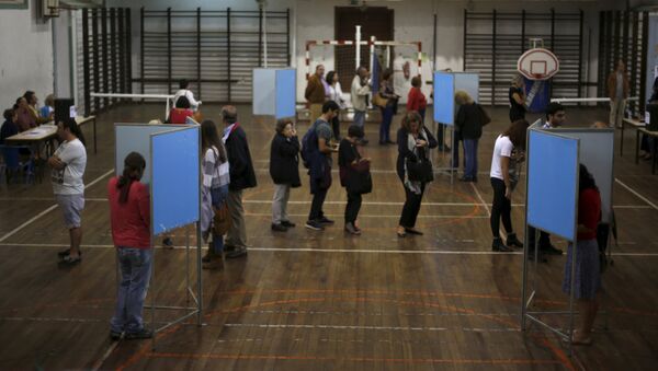 People vote at a polling station during the general election in Lisbon, Portugal October 4, 2015. - Sputnik International