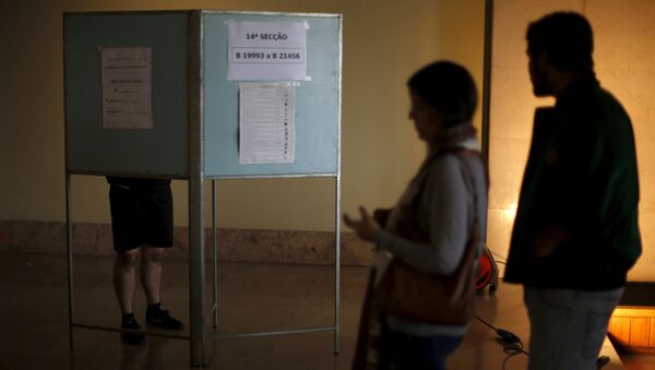 People wait to vote during the general election in Lisbon, Portugal October 4, 2015. - Sputnik International