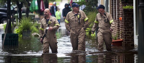 (L-R) Norman Beauregard, Kevin Attender and Chris Rogers of the Georgetown Fire Department, wade through flooded Front Street in Georgetown, South Carolina October 4, 2015. - Sputnik International