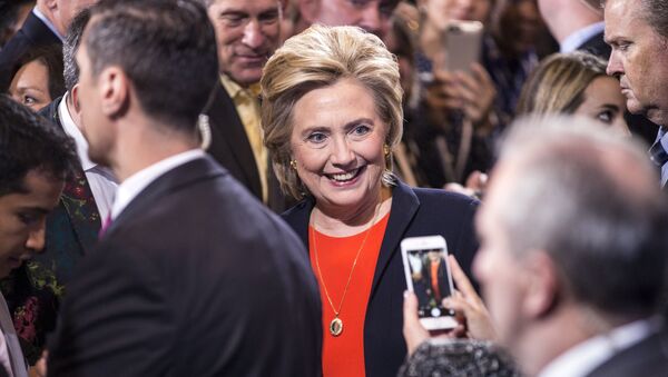 Democratic presidential candidate Hillary Clinton has a picture taken by a supporter after speaking at the Human Rights Campaign Breakfast in Washington, October 3, 2015 - Sputnik International