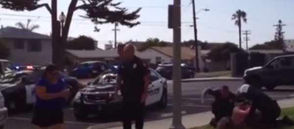 Cops Beat a Woman While Her Children Watch - Sputnik International