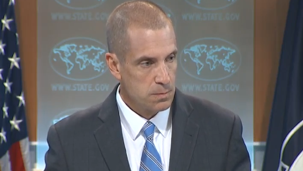 Associated Press reporter Matt Lee reminded State Department Deputy Spokesman Mark Toner of the department’s sharp and immediate condemnation of an Israeli shelling, which accidentally struck a school in Gaza last year. - Sputnik International