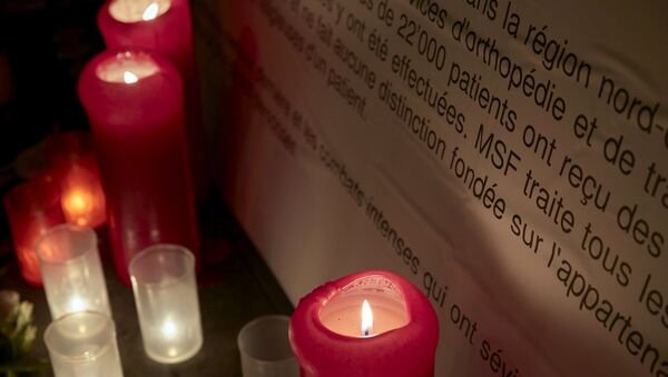 Candles are pictured outside the Medecins Sans Frontieres (MSF) headquarters in Geneva, Switzerland October 7, 2015 - Sputnik International