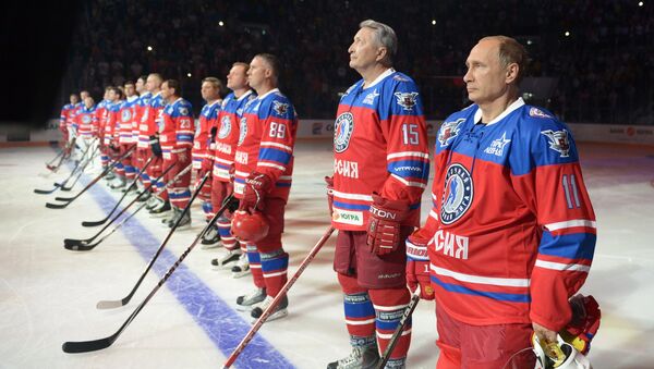Russia's President Vladimir Putin played ice hockey alongside some ex-NFL stars players from the Night Hockey League on his birthday on Wednesday - Sputnik International