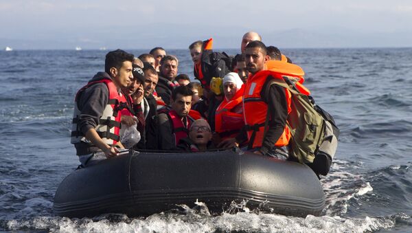 Syrian refugees arrive on an overcrowded dinghy on the Greek island of Lesbos, after crossing a part of the Aegean Sea from the Turkish coast, October 3, 2015 - Sputnik International