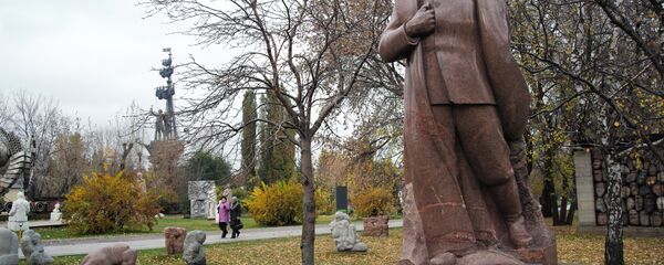 Monuments to Soviet leaders in Muzeon Arts Park Monuments to Soviet leaders in Muzeon Arts Park - Sputnik International