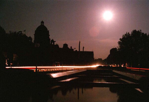 The dome of the Yugoslav Parliament building in downtown Belgrade is lit by moonlight after NATO jets hit power plants in Serbia during air raids early Monday May 3, 1999 plunging most of the country into darkness. Power was restored before dawn primarily to the hospitals, water supply services and bakeries - Sputnik International