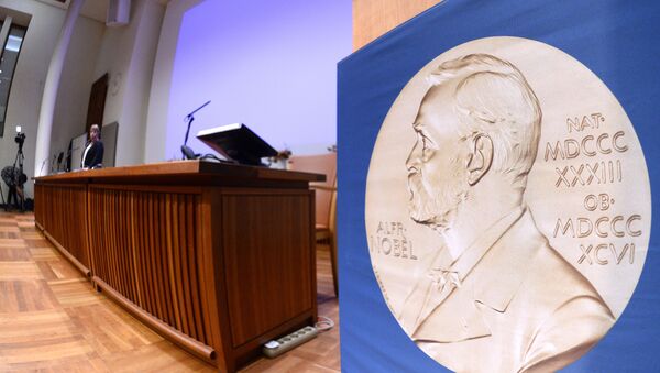 The laureate medal featuring the portrait of Alfred Nobel - Sputnik International