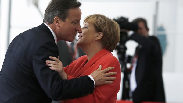 German Chancellor Angela Merkel, right, and  Britain's Prime Minister David Cameron, left. - Sputnik International