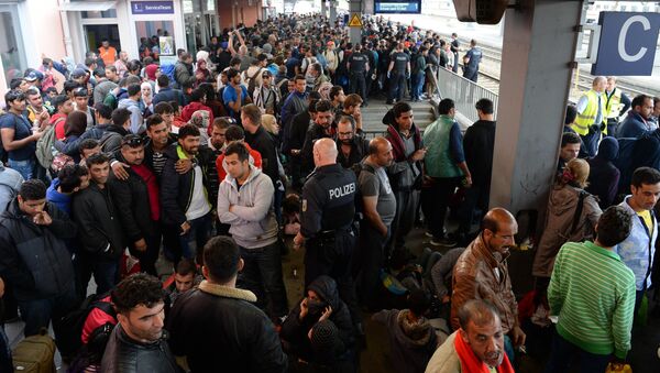 Refugees wait for a special train at the train station in Freilassing, near the Austrian-German border, southern Germany - Sputnik International