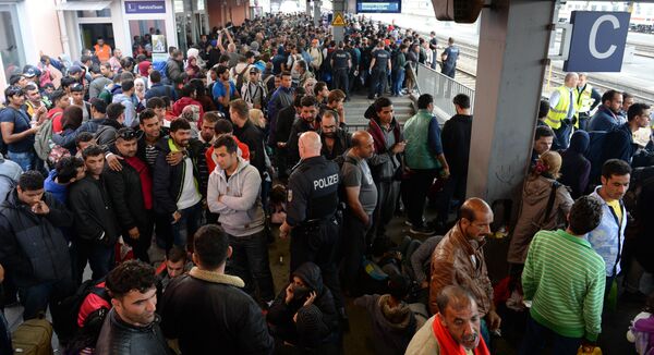 Migrants Face Deportation After Wreaking Havoc at Dusseldorf Pool - Sputnik International