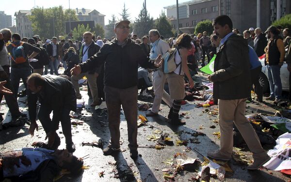 A man reacts after an explosion during a peace march in Ankara, Turkey, October 10, 2015. A man reacts after an explosion during a peace march in Ankara, Turkey, October 10, 2015. - Sputnik International