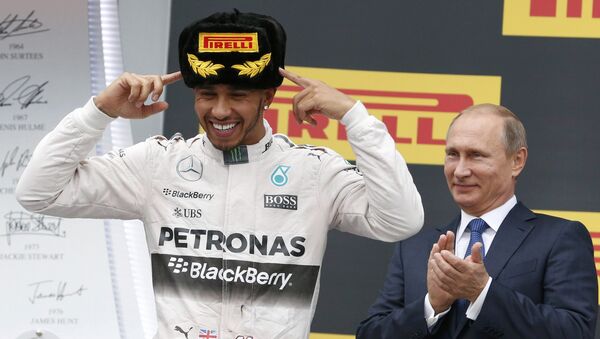 Russian President Vladimir Putin (R) watches as Mercedes Formula One driver Lewis Hamilton of Britain celebrates after winning the Russian F1 Grand Prix in Sochi, Russia, October 11, 2015 - Sputnik International