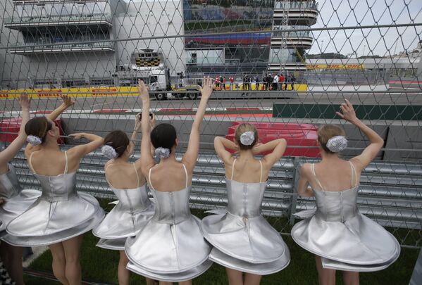 Sochi Grand Prix 2015: Putin, Hot Girls and Exciting F1 Car Racing - Sputnik International