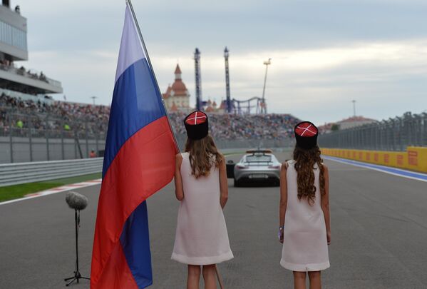 Sochi Grand Prix 2015: Putin, Hot Girls and Exciting F1 Car Racing - Sputnik International