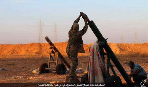 In this image posted on Thursday, Oct. 8, 2015, by the Rased News Network, a Facebook page affiliated with Islamic State, shows Islamic State militants preparing to fire a mortar to shell towards Syrian government forces positions at Tal Arn in Aleppo province, Syria In this image posted on Thursday, Oct. 8, 2015, by the Rased News Network, a Facebook page affiliated with Islamic State, shows Islamic State militants preparing to fire a mortar to shell towards Syrian government forces positions at Tal Arn in Aleppo province, Syria - Sputnik International