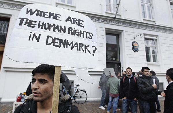 Some thirty Syrian refugees from different camps seeking asylum hold banners outside the Swedish Embassy in Copenhagen, Denmark on Wednesday, Sept. 26, 2012. Some thirty Syrian refugees from different camps seeking asylum hold banners outside the Swedish Embassy in Copenhagen, Denmark on Wednesday, Sept. 26, 2012. - Sputnik International