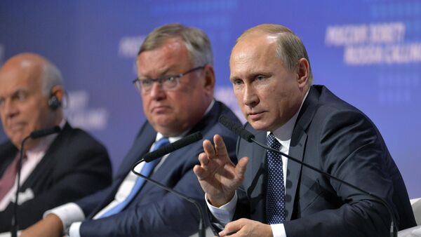 Russian President Vladimir Putin at the Russia Calling! investment forum in Moscow on 13 October - Sputnik International