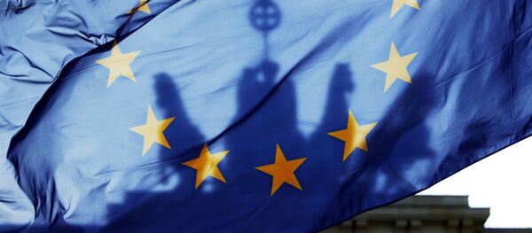 In this March 24, 2007 file photo, the Quadriga ontop of the Brandenburg Gate in Berlin is seen through a European flag - Sputnik International
