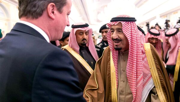 Saudi King Salman, right, greets the Prime Minister of the United Kingdom, David Cameron, left. - Sputnik International