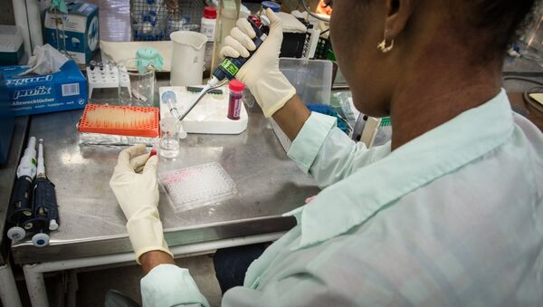 A lab technician works at the Center for Genetic Engineering and Biotechnology in Camaguey, Cuba on June 19, 2015 - Sputnik International