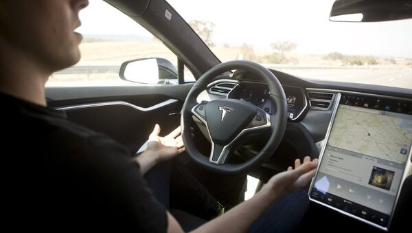 New Autopilot features are demonstrated in a Tesla Model S during a Tesla event in Palo Alto, California October 14, 2015 - Sputnik International