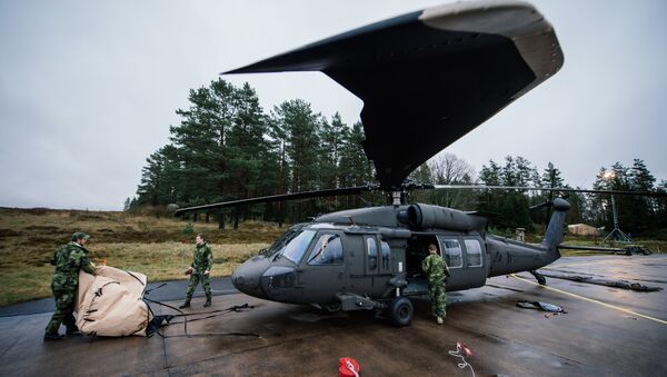 Soldiers from the Swedish Armed Forces prepare an Blackhawk helicopter at Hagshult Airbase, part of the Forward Operation Base of the NBG (Nordic Battlegroup), about 240km North-East of Malmo, Sweden on 6 November 2014 - Sputnik International