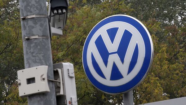 A Volkswagen logo stands next to a CCTV security camera in Wolfsburg, Germany October 7, 2015 - Sputnik International