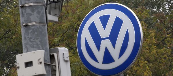 A Volkswagen logo stands next to a CCTV security camera in Wolfsburg, Germany October 7, 2015 - Sputnik International