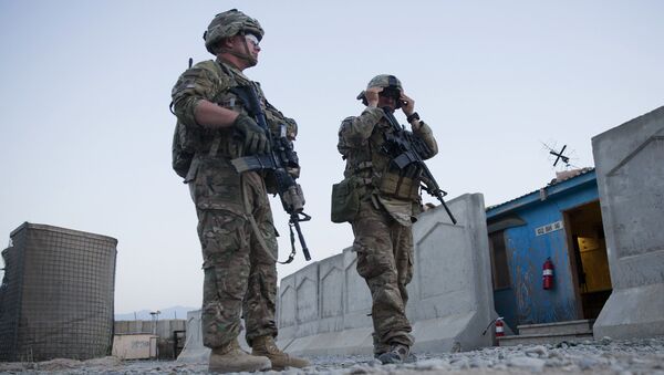 U.S. Army soldiers from Charlie Company, 2-14 Infantry Regiment, 2nd Brigade, 10th Mountain Division, take part in an indirect fire drill in Forward Operating Base (FOB) Connolly near Jalalabad in Nangarhar province, east of Kabul, Afghanistan, Tuesday, Aug. 4, 2015 - Sputnik International
