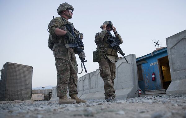 U.S. Army soldiers from Charlie Company, 2-14 Infantry Regiment, 2nd Brigade, 10th Mountain Division, take part in an indirect fire drill in Forward Operating Base (FOB) Connolly near Jalalabad in Nangarhar province, east of Kabul, Afghanistan, Tuesday, Aug. 4, 2015 - Sputnik International