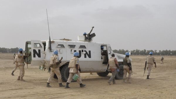 UN peacekeepers patrol on May 12, 2015 in Timbuktu, where ninet Malian soldiers were killed by the rebel Coordination of Azawad Movements (CMA) between Timbuktu and Goundam on May 11 - Sputnik International