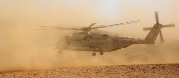 A CH-53E Super Stallion lands in the desert of Djibouti. - Sputnik International