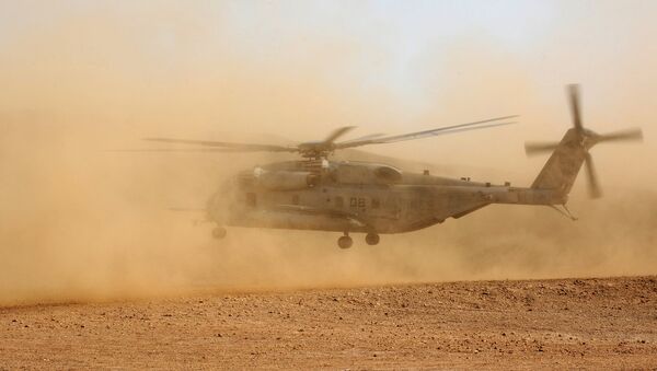 A CH-53E Super Stallion lands in the desert of Djibouti. - Sputnik International