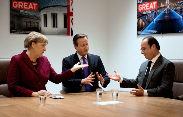 (From L) German Chancellor Angela Merkel, British Prime Minister David Cameron and French President Francois Hollande meet during a European Union (EU) summit dominated by the migration crisis at the European Council in Brussels, on October 15, 2015. (From L) German Chancellor Angela Merkel, British Prime Minister David Cameron and French President Francois Hollande meet during a European Union (EU) summit dominated by the migration crisis at the European Council in Brussels, on October 15, 2015. - Sputnik International