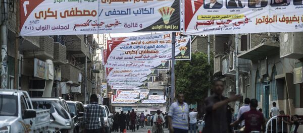 Egyptians walk under campaign banners ahead of the parliamentary elections on September 29, 2015 in the city of Qena, some 650 km (400 miles) south of Cairo - Sputnik International