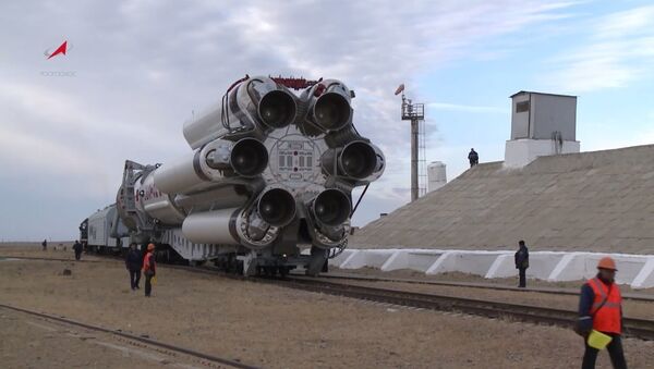 Proton-M Rocket Moved to a Launch Pad - Sputnik International