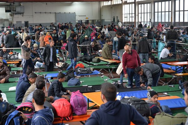 Refugees wait in a crowded migrant registration center in Passau, southern Germany, Thursday, Oct. 8, 2015 Refugees wait in a crowded migrant registration center in Passau, southern Germany, Thursday, Oct. 8, 2015 - Sputnik International