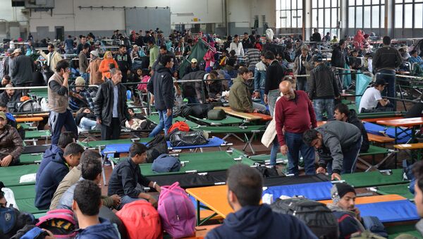 Refugees wait in a crowded migrant registration center in Passau, southern Germany, Thursday, Oct. 8, 2015 - Sputnik International