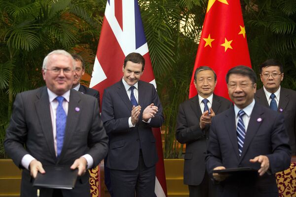 Britain's Chancellor of the Exchequer George Osborne, center left, and Chinese Vice President Ma Kai, center right, applause as they witness a signing ceremony of the 7th China-UK strategic economic dialogue Roundtable on Public-Private Partnerships at Diaoyutai State Guesthouse Monday, Sept. 21, 2015 in Beijing. Britain's Chancellor of the Exchequer George Osborne, center left, and Chinese Vice President Ma Kai, center right, applause as they witness a signing ceremony of the 7th China-UK strategic economic dialogue Roundtable on Public-Private Partnerships at Diaoyutai State Guesthouse Monday, Sept. 21, 2015 in Beijing. - Sputnik International