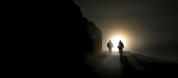 Hungarian soldiers walk along the border fence between Hungary and Croatia at Zakany , Hungary October 16, 2015. Hungary declared its southern border with Croatia closed to migrants on Friday, diverting them into tiny Slovenia in a measure of Europe's disjointed response to the flow of people reaching its shores in flight from war and poverty. Hungarian soldiers walk along the border fence between Hungary and Croatia at Zakany , Hungary October 16, 2015. Hungary declared its southern border with Croatia closed to migrants on Friday, diverting them into tiny Slovenia in a measure of Europe's disjointed response to the flow of people reaching its shores in flight from war and poverty. - Sputnik International