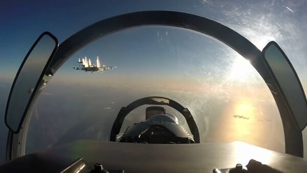 Sukhoi 35 jet simulates aerial combat over Kuril Islands - Sputnik International