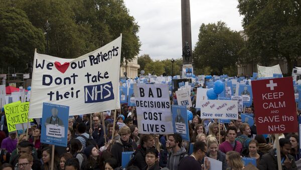 Protesters hold banners at a demonstration in support of junior doctors in London, Britain October 17, 2015. - Sputnik International