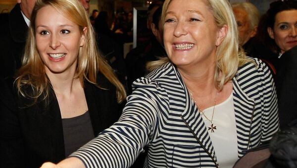French far-right Front National leader Marine Le Pen, right, and her niece Front National Deputy Marion Marechal Le Pen, center. - Sputnik International