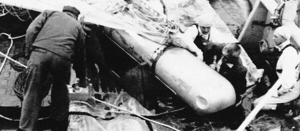 US Navy ordnance men check for contamination on an H-bomb on deck of the USS petrel off Palomares Beach, Spain on April 8, 1966, after the bomb was successfully recovered from the Mediterranean Sea. Bomb had been lost since last January following the crash of two U.S. Air Force planes. - Sputnik International