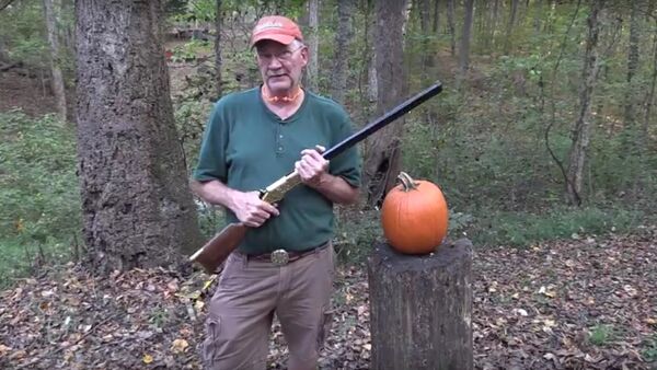 How to Carve a Pumpkin With a Rifle - Sputnik International