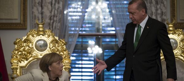 German Chancellor Angela Merkel (L) meets with Turkish President Tayyip Erdogan in Istanbul, Turkey, October 18, 2015. - Sputnik International