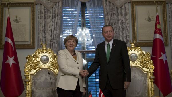 German Chancellor Angela Merkel (L) meets with Turkish President Tayyip Erdogan in Istanbul, Turkey, October 18, 2015. - Sputnik International