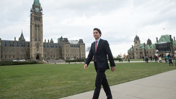 Canadian Liberal Party leader Justin Trudeau walks from the parliament to give a press conference in Ottawa on October 20, 2015 after winning the general elections - Sputnik International
